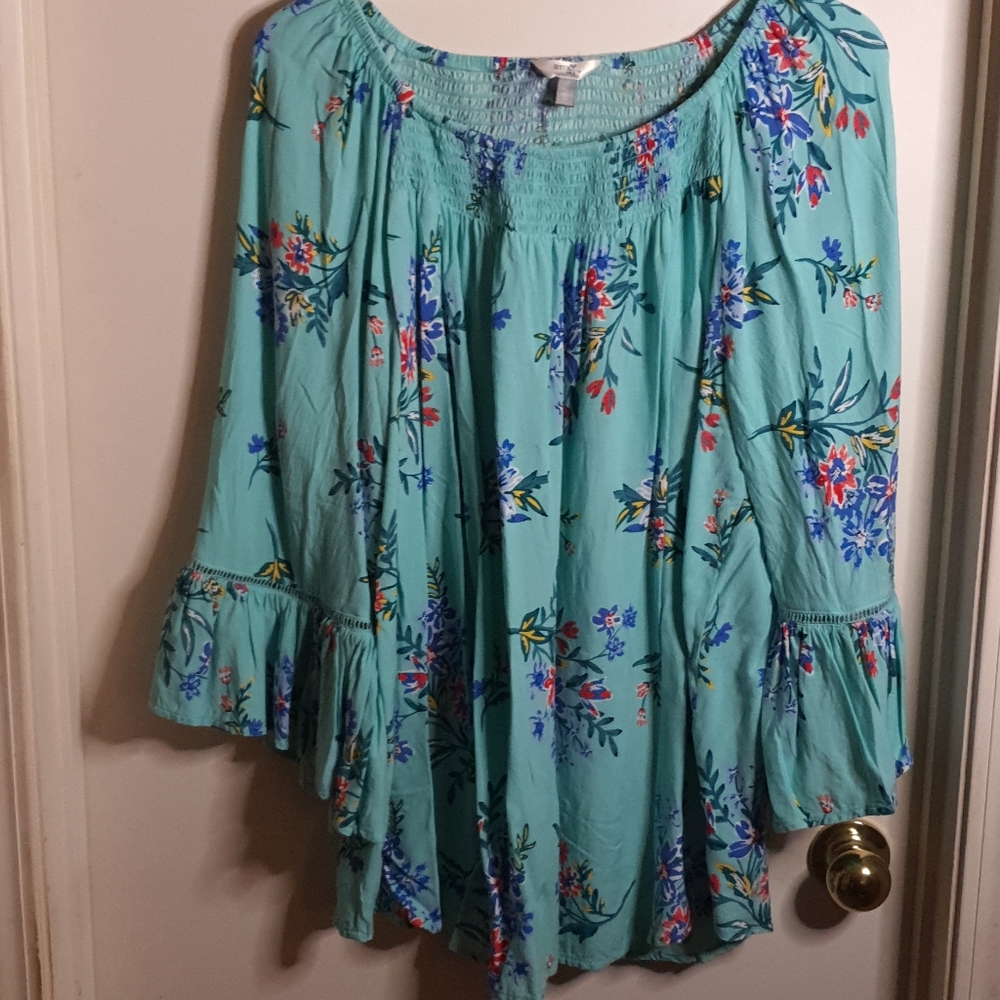 Terra & Sky floral top with bell sleeves